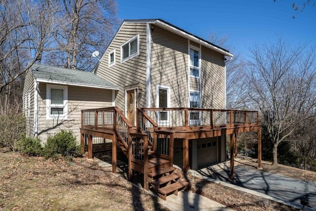 Building Photo - 332 Flower Dr