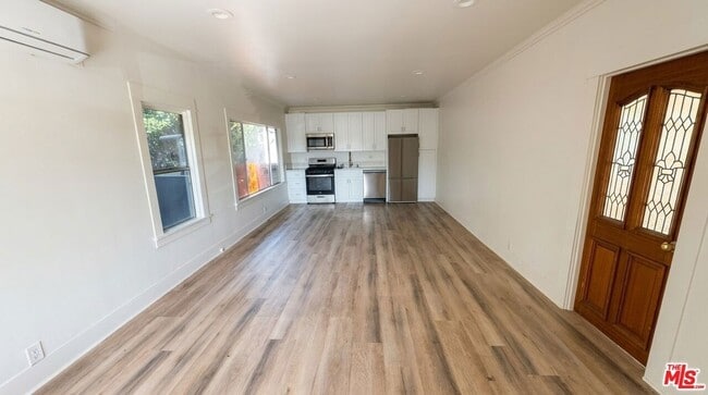 Photo - 1536 N Mariposa Ave