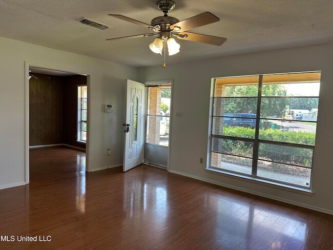 Photo - 209 Cedar Dr