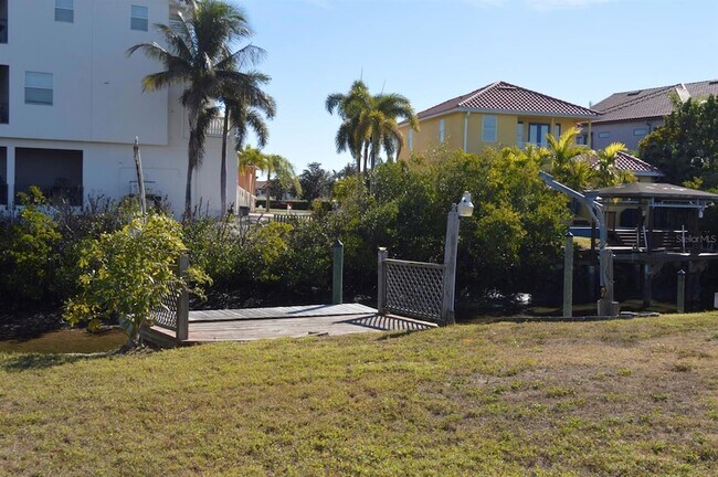 Photo - 6525 Manila Palm Way