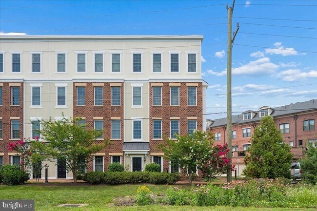 Building Photo - 200 Murdoch Square SE