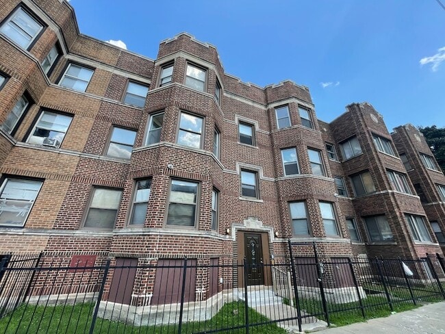 Building Photo - 7123 S Merrill Ave Unit 2