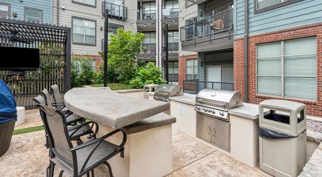 Photo - 300 N Malcolm X Blvd Unit SI ID1055718P