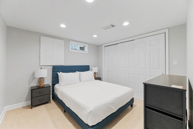 Photo - 3457 Main St Unit SI ID1372971P