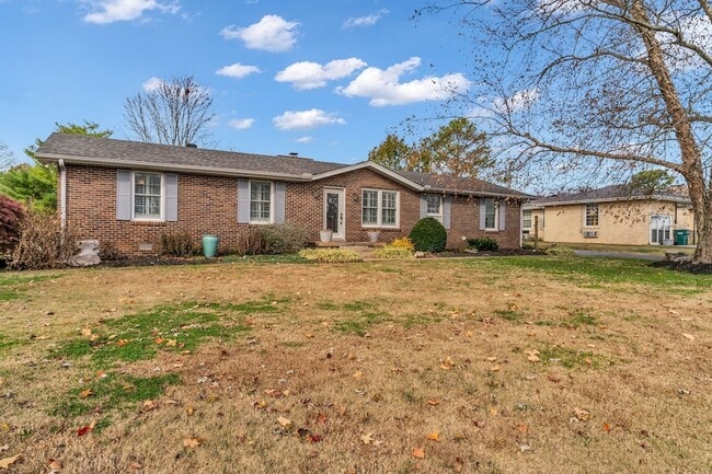 Photo - 412 Winwood Dr