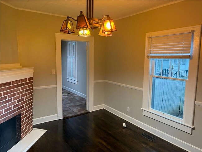 Photo - 1786 Linwood Ave
