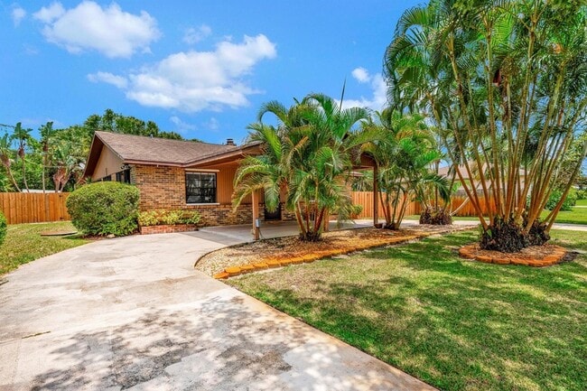 Photo - 691 NW Sharpe St