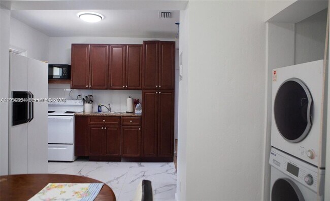 Photo - 1821 Harding St