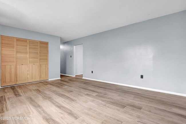 Photo - 207 Coville Dr