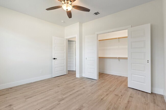 Photo - 150 Bandera Cir