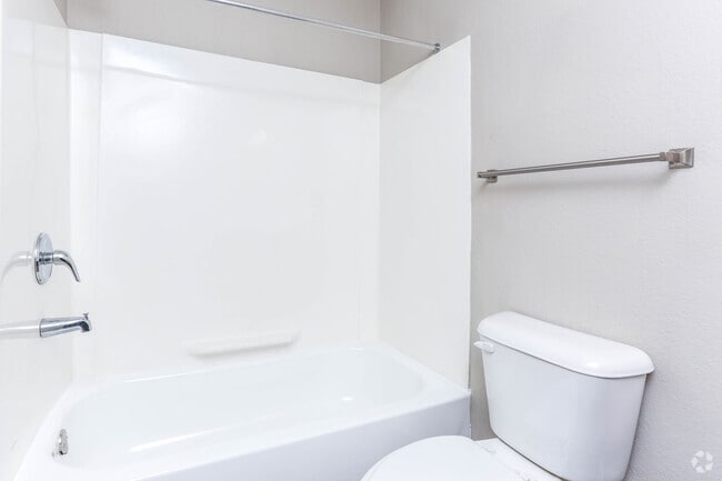 2BR, 2BA - 1,025 SF - Vesta Camp Creek