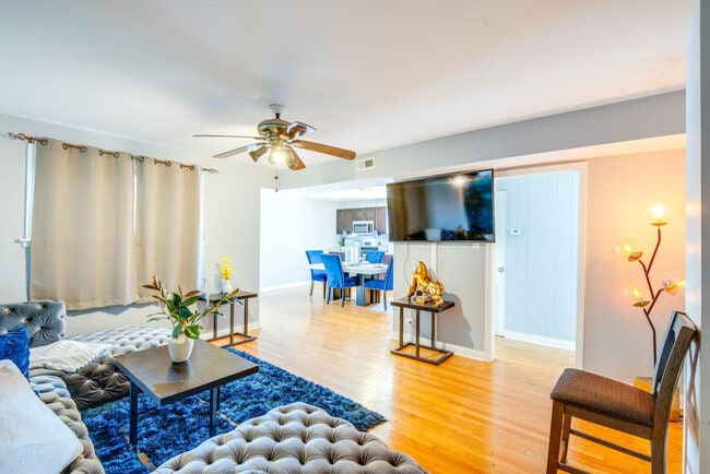 Building Photo - 8136 S Kedzie Ave Unit ID1305902P