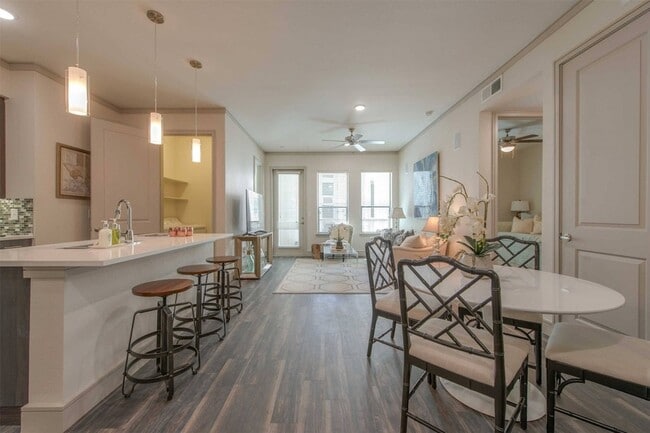 Photo - 1800 St Joseph Pkwy Unit 509