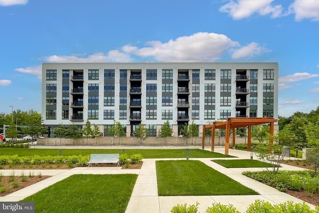 Photo - 1761 Old Meadow Rd Unit 121