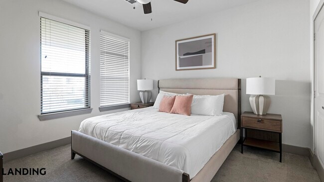 Building Photo - 12500 Shadowglen Trce Unit 4203