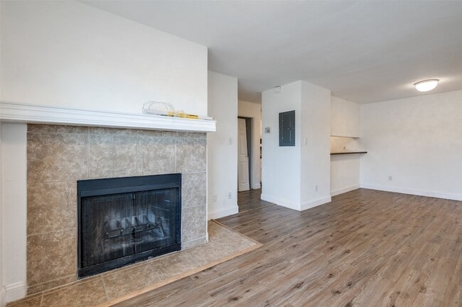 Building Photo - 2200 E Trinity Mls Rd Unit 206