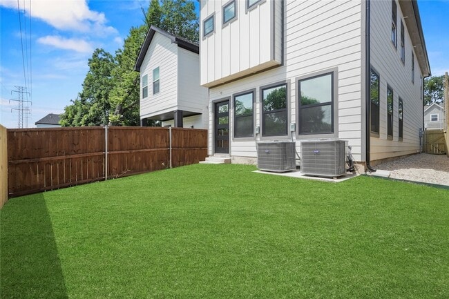 Photo - 420 N Moore St