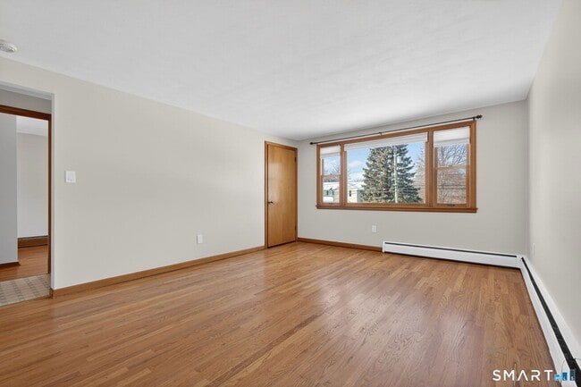 Building Photo - 985 Slater Rd Unit 2