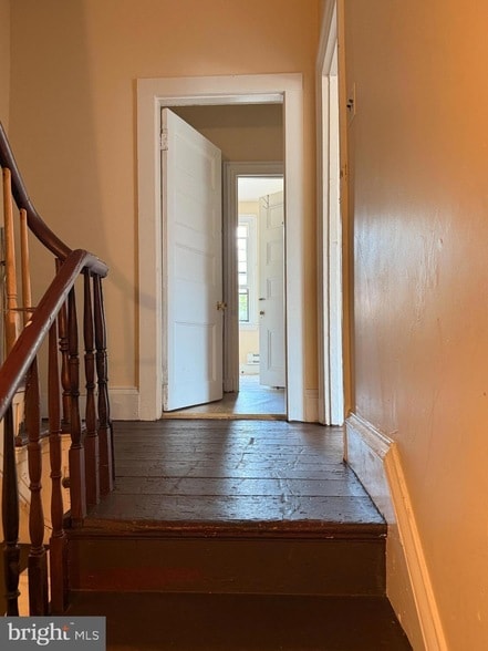 Photo - 105 W Broadway