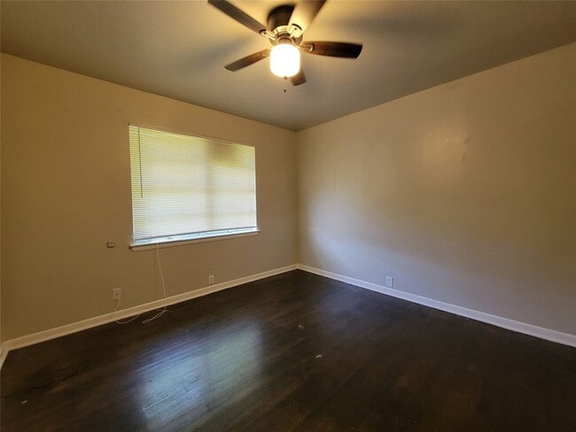 Photo - 1220 Lewis Dr
