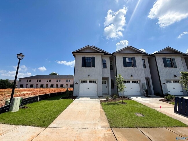 Photo - 18 Whispering Oak Dr SW