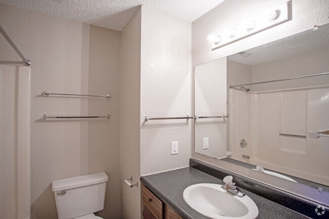 2BR, 1BA - 972 SF - Oakwood Estates