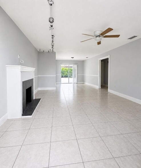 Photo - 21441 Crozier Ave