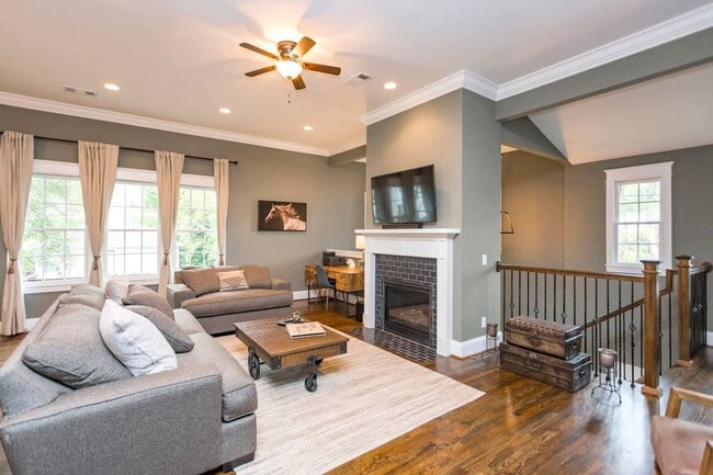 Building Photo - 1415 Shelby Ave Unit ID1302200P