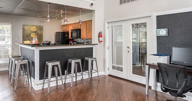 Photo - Broadmoor Apartments