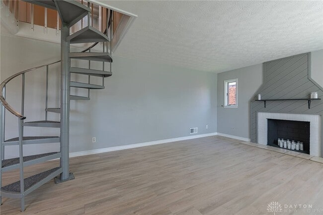 Photo - 521 Oakview Dr