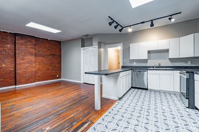 3BR, 3BA - 4,000SF - Kitchen 3rd Floor - 1445 S 3rd St
