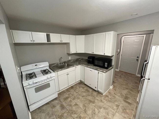 Photo - 6102 Harrison St