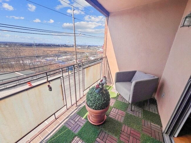 Photo - 1906 Paterson Plank Rd