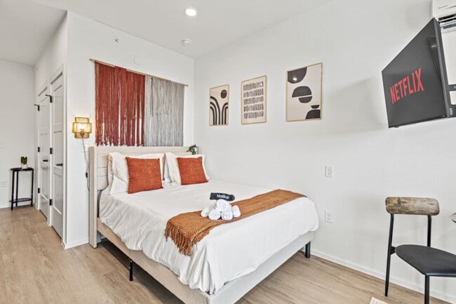 Photo - 601 W 9th St Unit ID1373717P