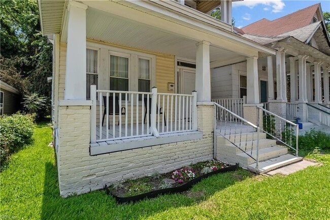 Photo - 635 W 29th St
