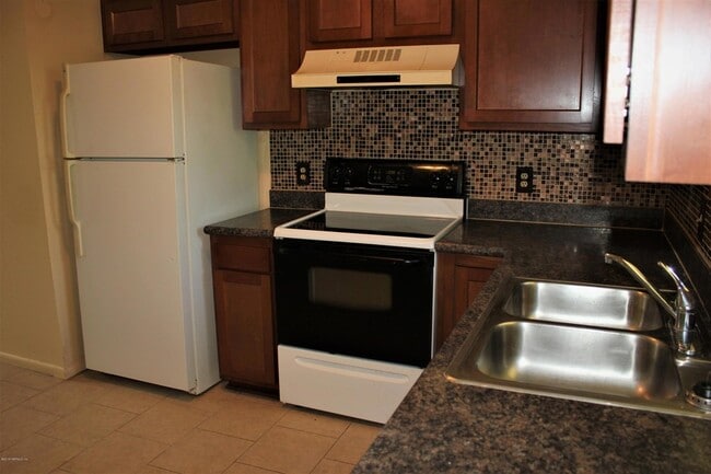 Photo - 5147 Westchase Ct Unit 2