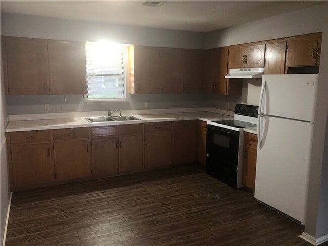 Photo - 302 E Benton St