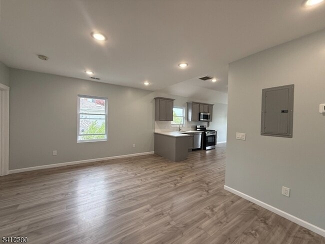 Photo - 190 E Lindsley Rd
