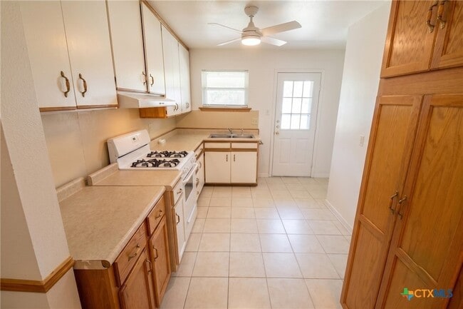 Photo - 606 S 3rd St