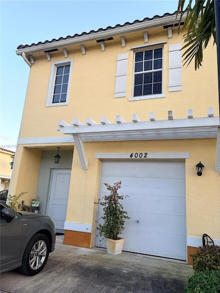 Building Photo - 4002 NW 11th Ct