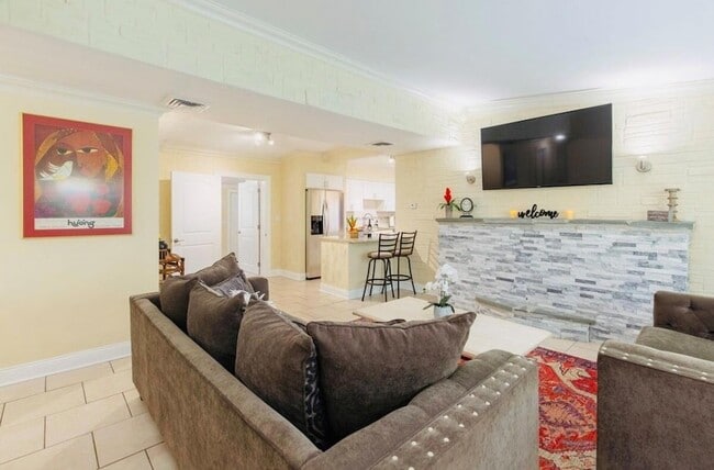 Photo - 279 Hach Ln