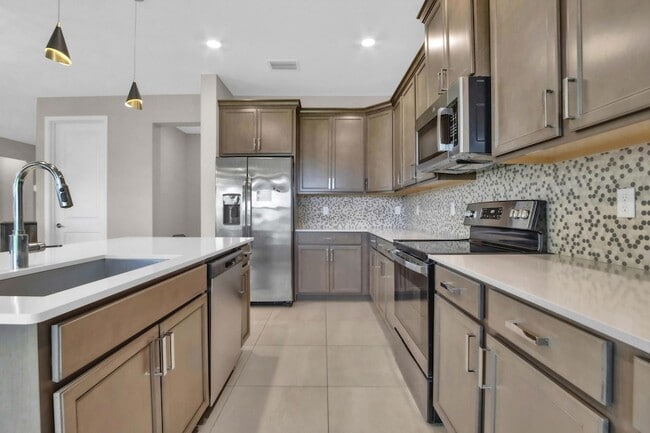 Photo - 1304 Whitcombe Dr