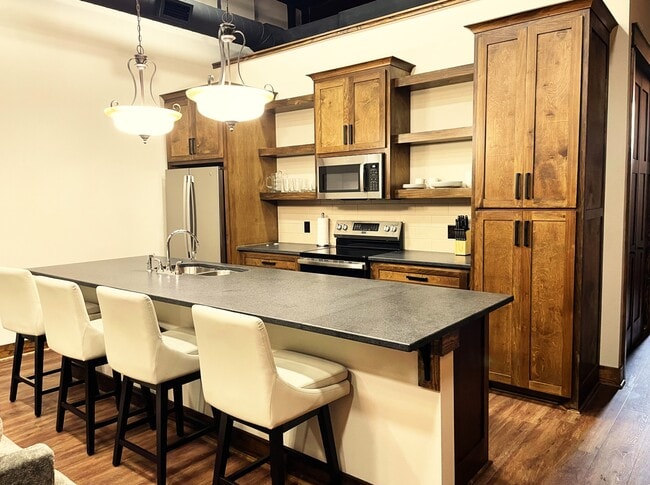 KITCHEN - DINING - Union Mill Suites