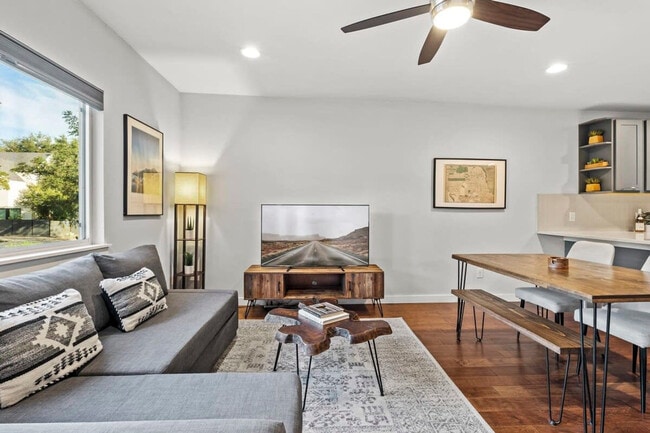 Photo - 2015 Rabb Glen St Unit ID1254581P