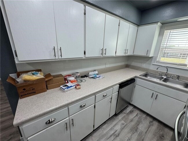 Photo - 70 N Hunter St