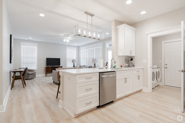 2BR, 2BA - 1320SF - Kitchen - The Flats at Keystone