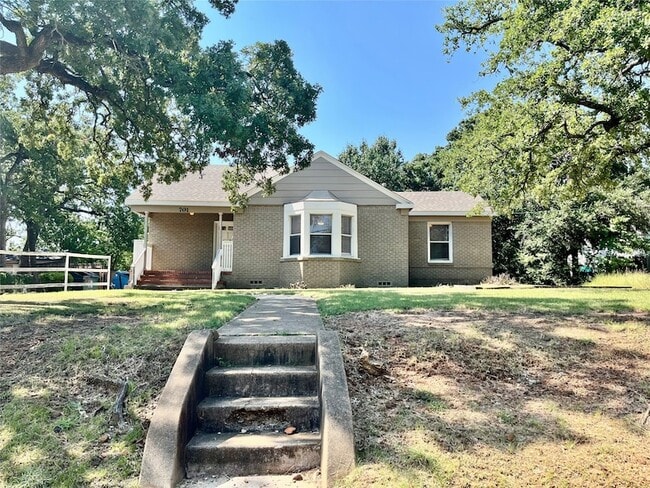 Photo - 701 W Sycamore St