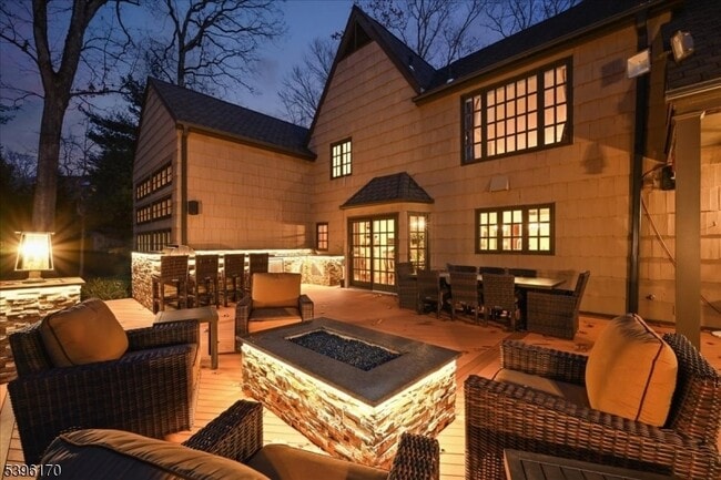 Photo - 545 Johnston Dr