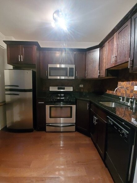 Photo - 225 E 46th St