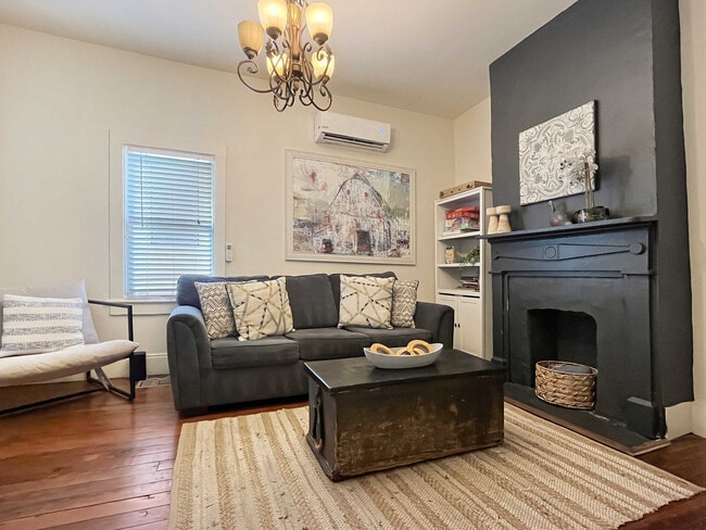 Photo - 515 E Huntingdon St Unit ID1244807P